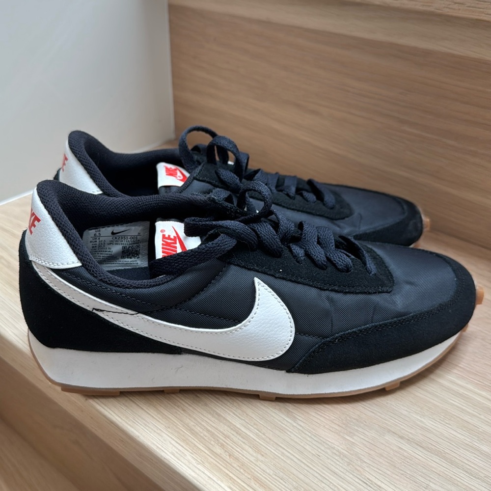 Like New - NIKE Daybreak